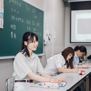 現代マネジメント学科